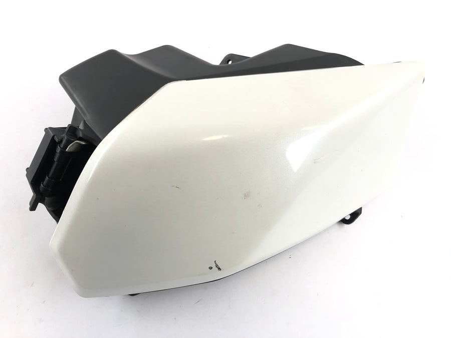 Moto Guzzi Stelvio 1200 8v [2011] - Staufach -verhous oikeassa edessä läpän avulla