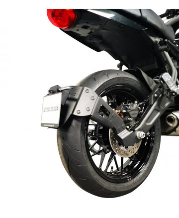 Kawasaki Z 650 [PÄÄSUUNNITTELU] - Pyörillä varustettu rekisterikilven pidike - Musta Kawasaki Z650RS