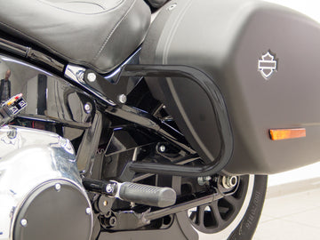 Harley Davidson Softail Sport Glide (Milwaukee -Keght 107/114) [2018] - Takansuojapalkit matkalaukkuihin, musta