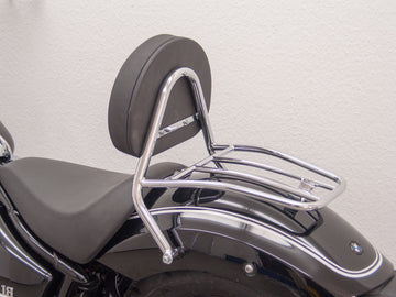BMW R 18 (OL11) 2021- [2021] - Kuljettaja Sissy Bar, jossa on suuri pyöristetty tyyny ja matkatavarteteline