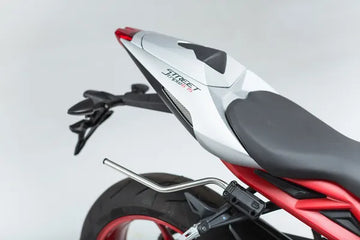 Triumph Daytona 660 [SW-MOTECH] – BLAZE-laukkujen välilevyt