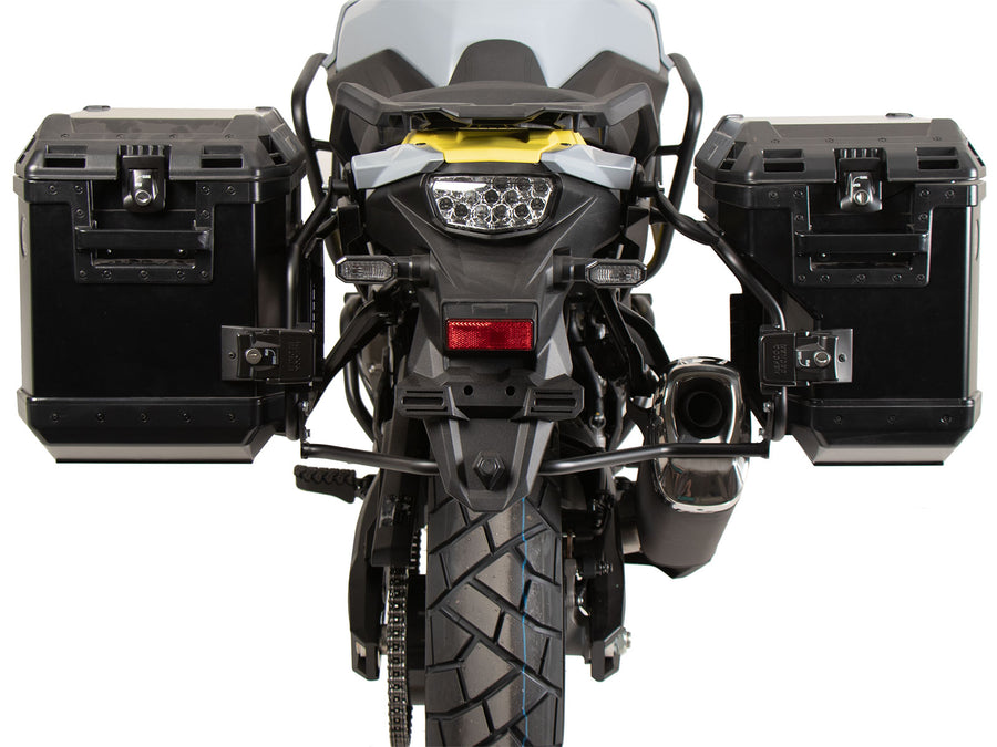 Suzuki V-Strom 800 DE [2023-2026] - Kofferträgerset Cutout schwarz inkl. Xplorer Cutout schwarz Kofferset