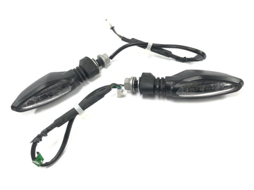 Husqvarna 701 Svartpilen [2019] - LED-merkkivalopari takana