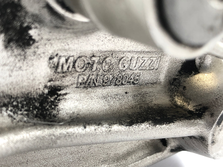 Moto Guzzi Stelvio 1200 8v [2011] - Jalantutkimus vasemmalla vaihdevivulla