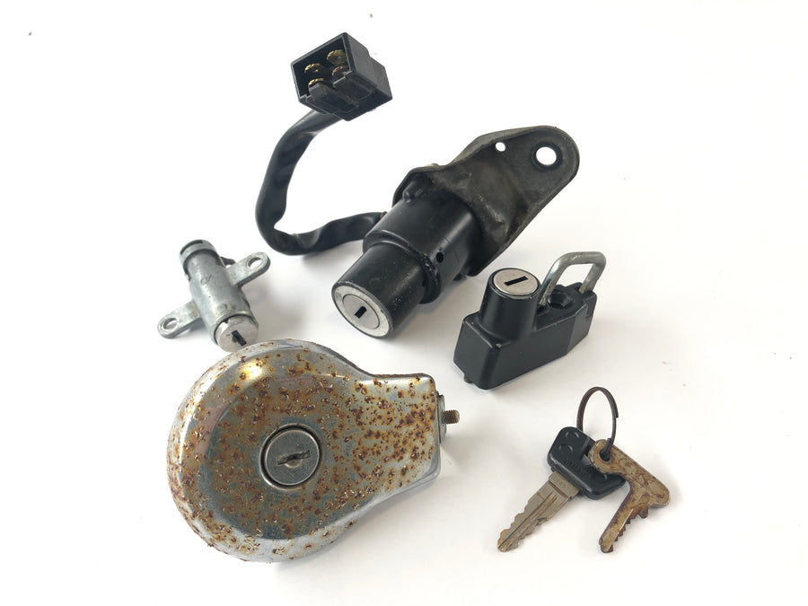 Yamaha XV 535 Virago 2yl [1987] - Castle Set Tank Lock Sytytyslukko