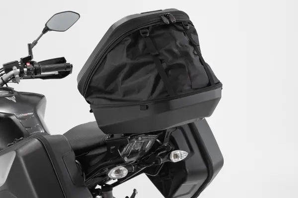 Moto Guzzi V 7 III Carbon [SW-MOTECH] – Urban ABS Topcase Spanngurt-Variante mit Bodeneinsatz
