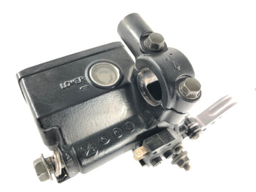Suzuki DL 1000 V -strom [2006] - Jarrupumppu etujarrun vivussa jarrukahvalla - 0