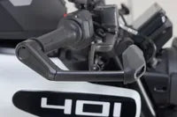 Svartpilen 401 [SW-MOTECH] – vipusuojat tuulensuojalla