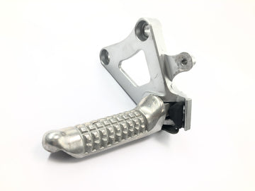 Suzuki GSX R 1100 GU74C [1987] - Footrest driver front left footrest bracket