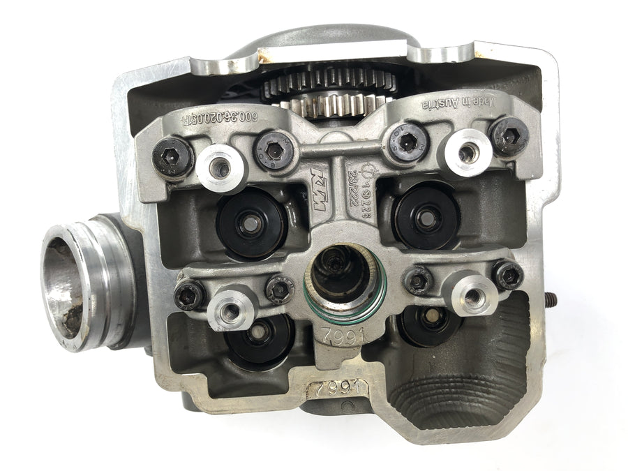 KTM 950 SM LC8 [2008] - Sylinterin pää edessä