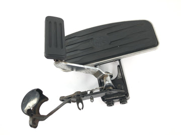 Yamaha XV 1600 Wild Star VP08 [2002] - Footboard driver footplate footrest front right with brake pedal - 0