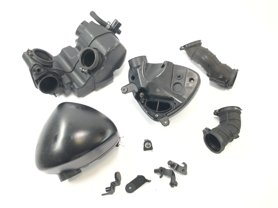 Suzuki VZ 1500 WVCU [2011] - Luftfilterkasten Airbox Luftfiltergehäuse Ansaugkasten
