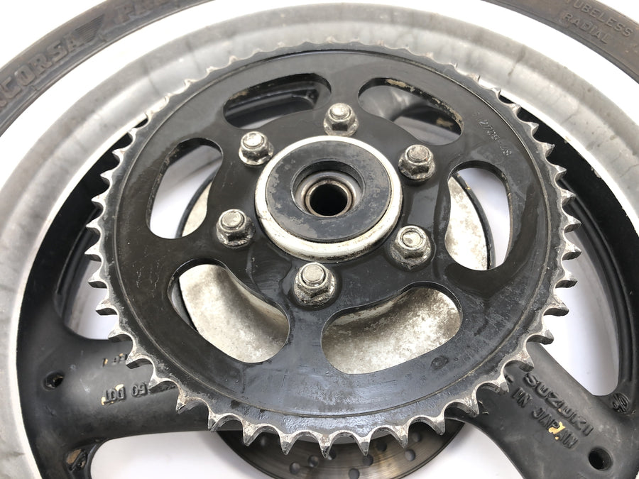 Suzuki GSX R 1100 GV73B [1990] - Takapyörän reuna takana jarrulevyllä ja ketjupyörällä