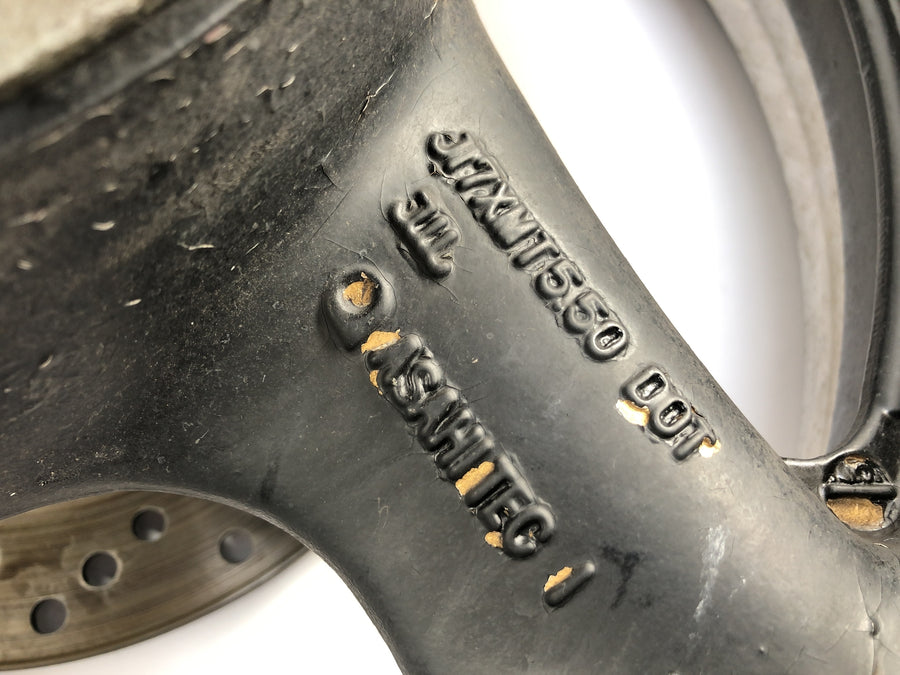 Suzuki GSX R 1100 GV73B [1990] - Takapyörän reuna takana jarrulevyllä ja ketjupyörällä