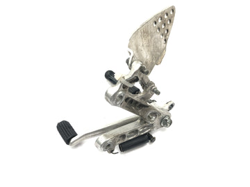 Honda CBR 900 RR SC28 [1995] - driver's footrest right footrest system footrest right with brake pedal - 0
