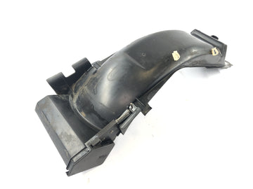 Honda CBX 650 E RC13 [1983] - Fender Suojaavan arkin lokasuojapeiteprofiilin takana