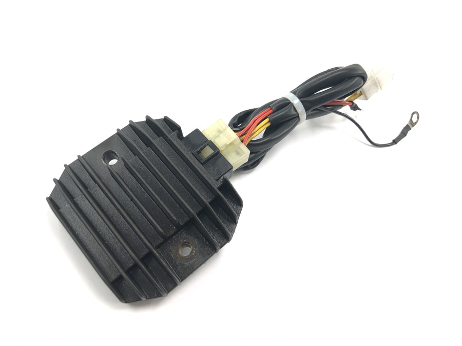 Honda CBR 900 RR Fireblade SC33 [2000] - Jännitteensäätimen tasasuuntaajan säädin