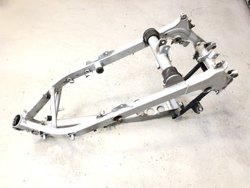 BMW F 650 GS R13 [2000] - Rungon päärunko papereilla