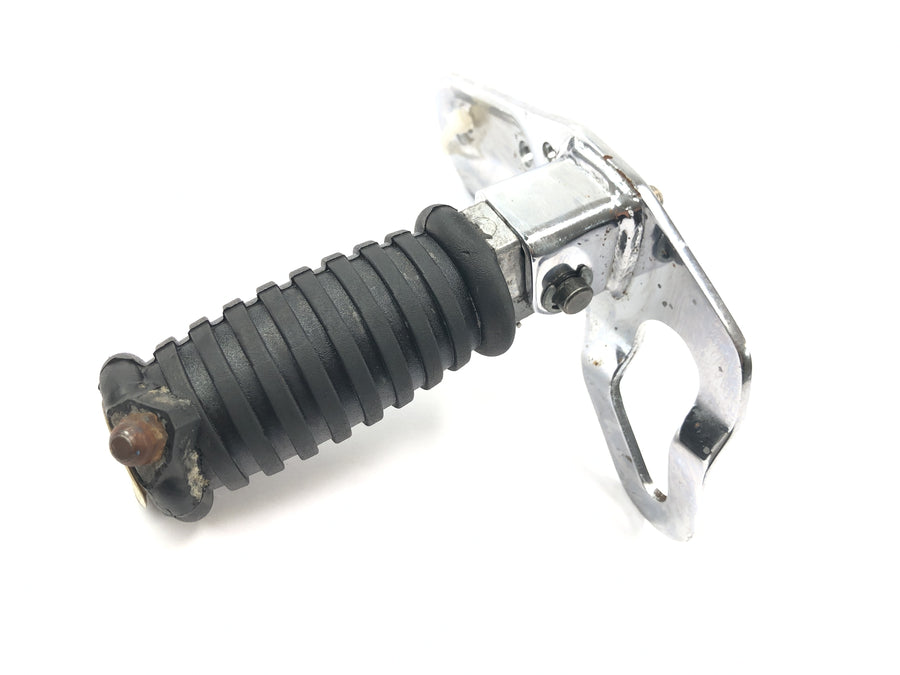 Triumph Speedmaster 900 [2003] - Footrest right Driver's footrest foldable