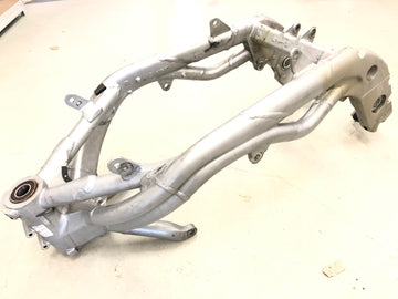 Triumph Daytona 955i T595 [1999] - Kehys papereilla