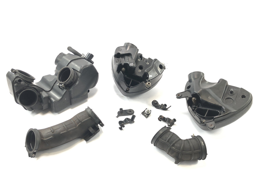 Suzuki VZ 1500 WVCU [2011] - Luftfilterkasten Airbox Luftfiltergehäuse Ansaugkasten