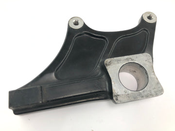 Suzuki GSX R 1000 WVBZ K3 [2003] - Takajarrusatulan kannattimen satulan kiinnitys