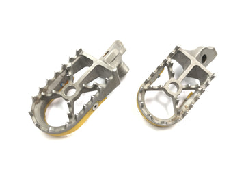 Suzuki RM Z 250 RJ41A [2007] - Jalkatuet Kuljettajan jalkatukien pari alumiinia - 0