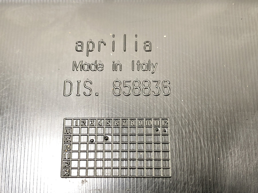 Aprilia RSV4 1000 [2010] - Taka -alaviivan suihkutussuojaus