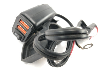 Yamaha XV 1600 Wild Star VP08 [2002] - USB-latausliitäntä kaksinkertainen USB-liitäntä - 0