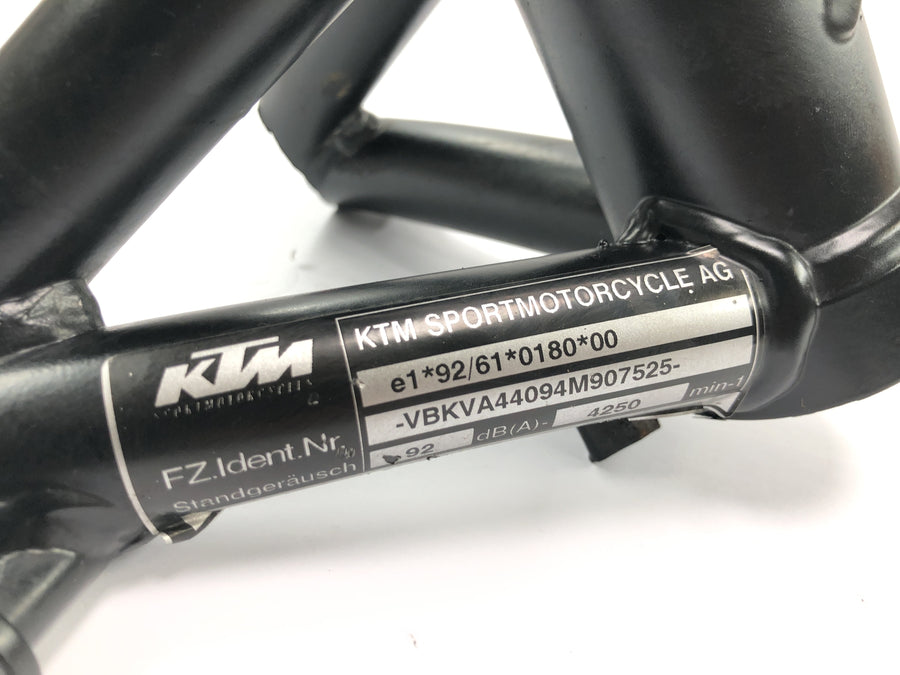 KTM 950 Adventure LC8 [2004] - Ohjauspään runko papereilla