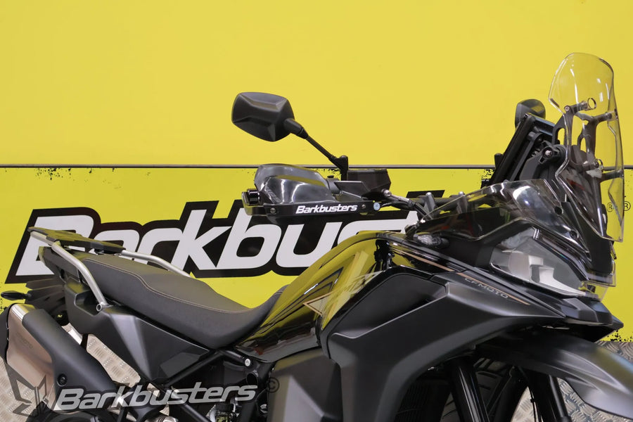 Ducati Multistrada V4 [BARKBUSTERS] – Hardware Kit - Kaksipistekiinnitys lähikuva
