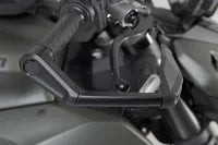 Triumph Daytona 955 [SW-MOTECH] – vipusuojat tuulensuojalla