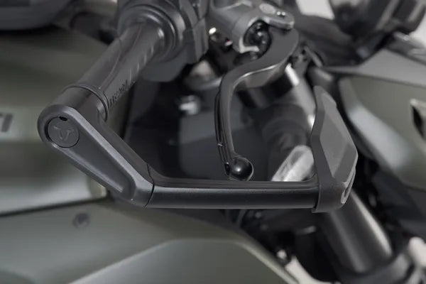 Triumph Daytona 955 [SW-MOTECH] – vipusuojat tuulensuojalla
