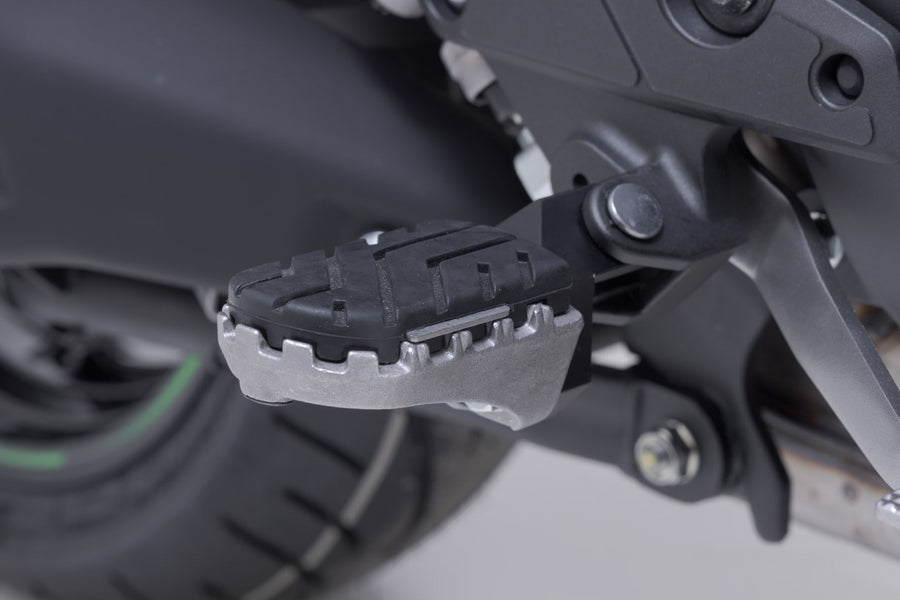 Kawasaki Versys 1100 [2025-2026] - ION footrest kit silver – picture 1