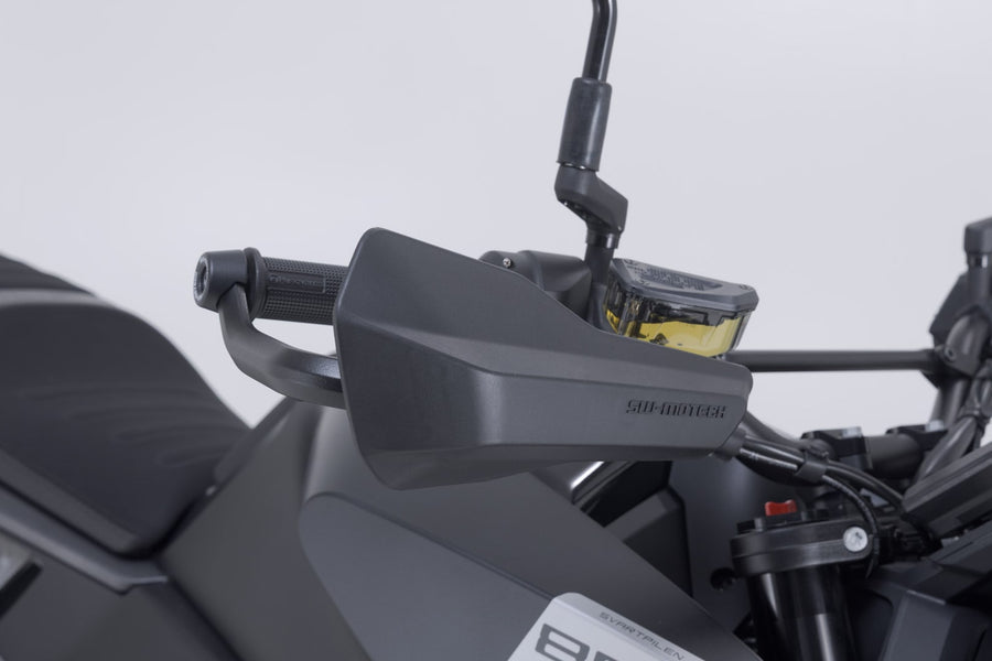 Husqvarna Svartpilen 801 [2024] - Urheilullinen käsisuojasarja – kuva 3