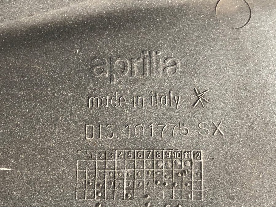 Aprilia Mille RSV 1000 ME [1999] - Vasemmalla puolella oleva takaosa