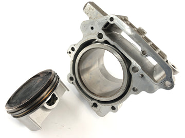 Tölkki Spyder SM5 [2009] - sylinteri edessä Pistonsin kanssa - 0