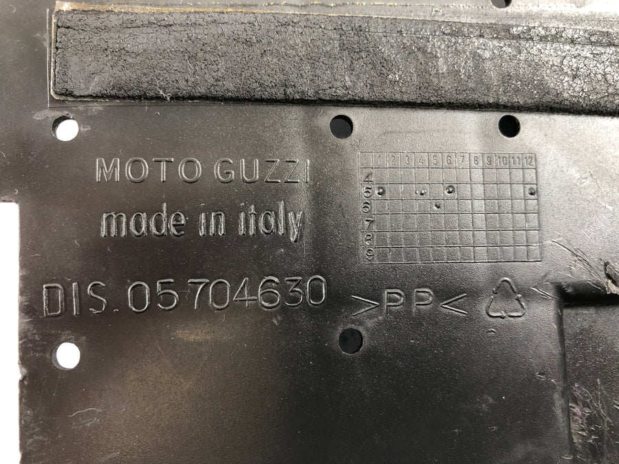 Moto Guzzi Norge 1200 LP [2006] - kansi akku laatikko