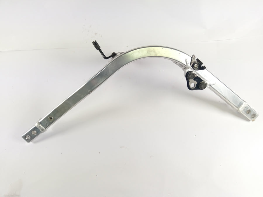 Suzuki GSX -R 750W GR7BA - Apukehys pohjakehys