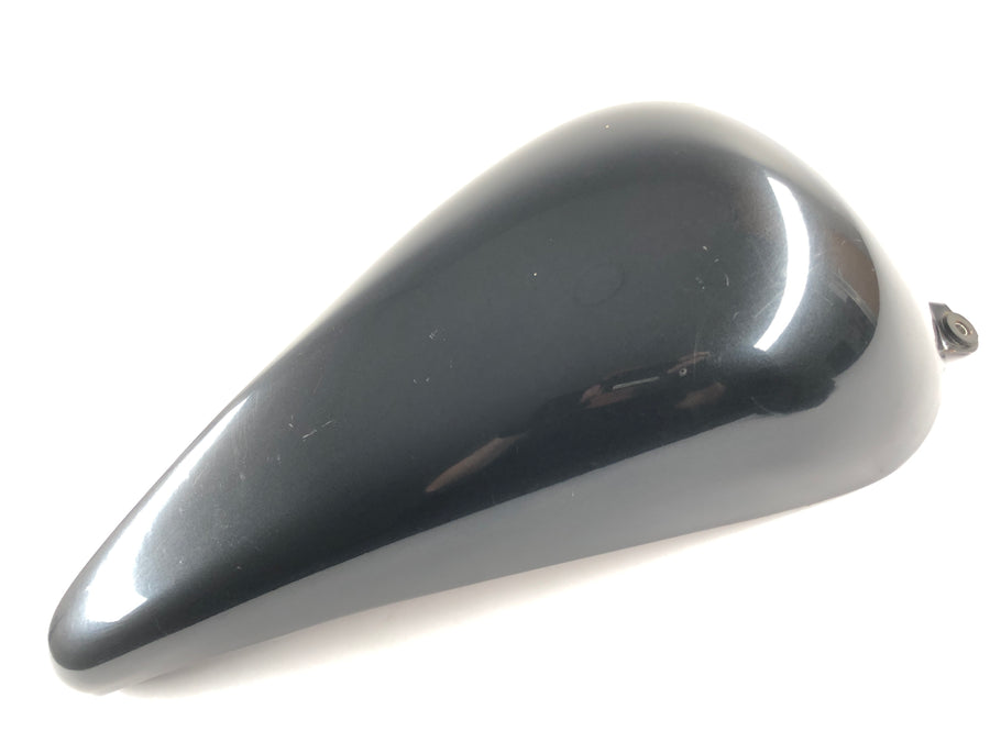 Suzuki Intruder VL 1500 AL [2000] - Airbox -kannen säiliön kansi oikealla