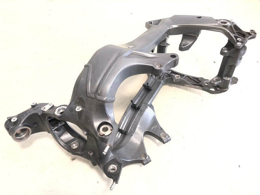 BMW K 1300 R [2010] - Kehys papereilla